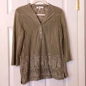 NWOT Fever boho v neck green lace top 3/4 sleeve Floral detail size small